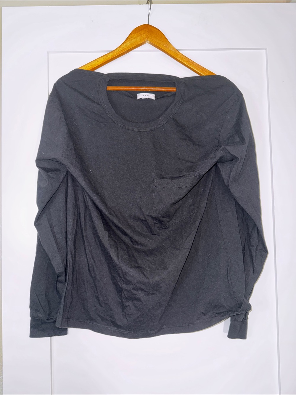 A.L.C. Women’s Long-Sleeve off shoulder key hole Pocket Tee - Black Sz small